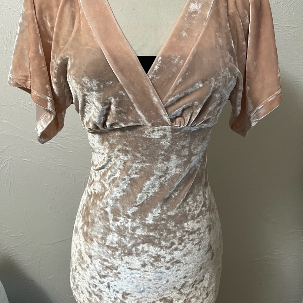 Flattering V Neck Top Soft Blush Sz M
